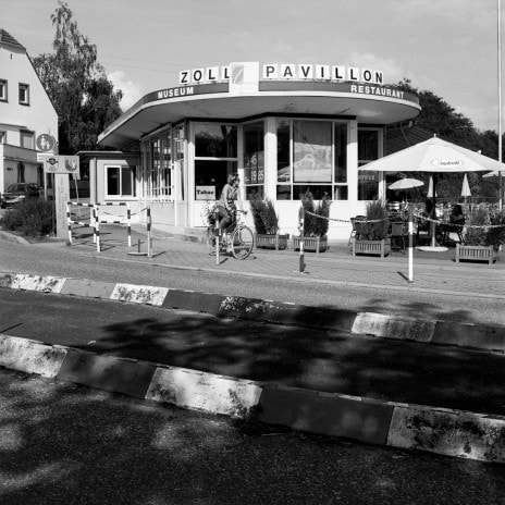 Ancien Poste frontiere Franco Allemand transforme en restaurant  - musee entre  Lauterbourg (F) et Neulauterburg (D)