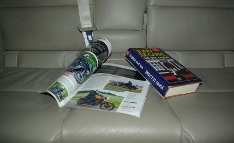 La patience est nécessaire au chauffeur de taxi et la lecture est le meilleur remède contre l'ennui
