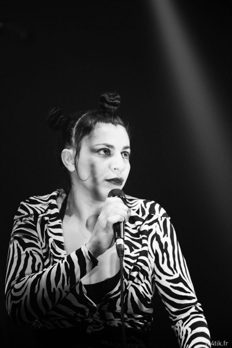 La chanteuse Malika Bouchama (photo de Bartosch Salmanski)