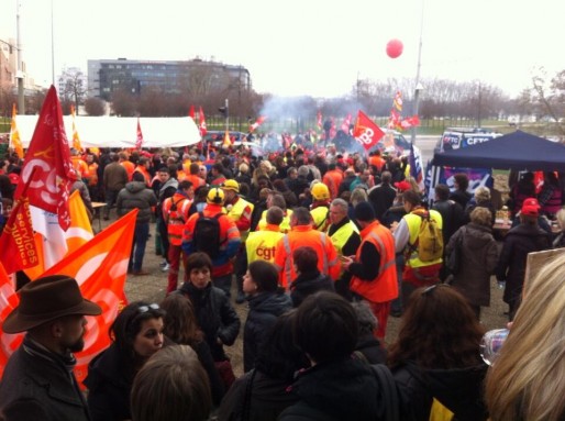 Manifestation intersyndicale devant le centre administratif de la CUS (Photo Marie Marty / Rue89 Strasbourg)