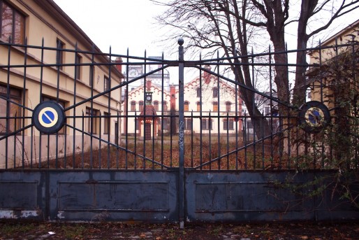 Les portes de la brasserie Schutzenberger, rue de la Patrie à Schilick, sont fermées depuis 2006 (Photo MM)