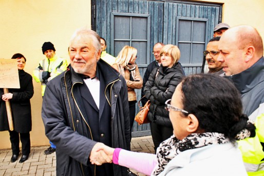 Albert Rey a été accueilli par un comité de soutien, formé par une vingtaine de salariés (Photo PF / Rue89 Strasbourg)