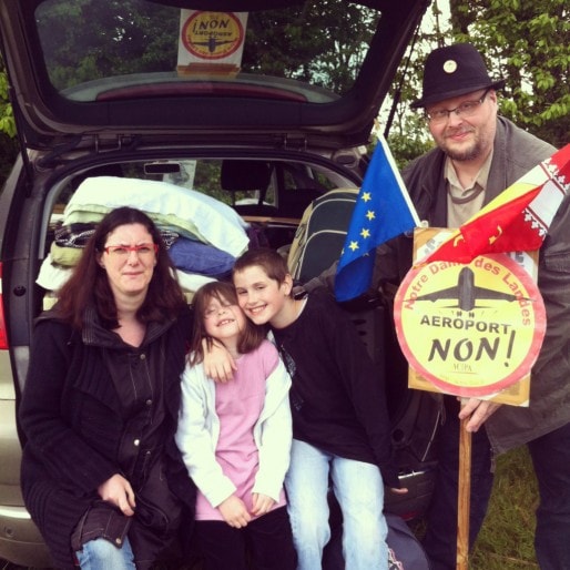 La famille Dalpra a passé 20 heures dans sa voiture pour participer à la chaîne humaine près de Nantes (Photo MM / Rue89 Strasbourg)