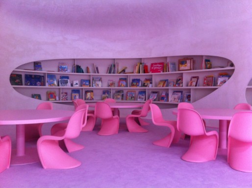 La bibliothèque des maternelles de l'école Saint-Jean, toute en courbes (Photo MM / Rue89 Strasbourg)
