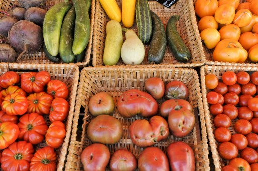 Fruits et légumes bio au salon BiObernai de 2012 (photo : Terre d'Info / CC)