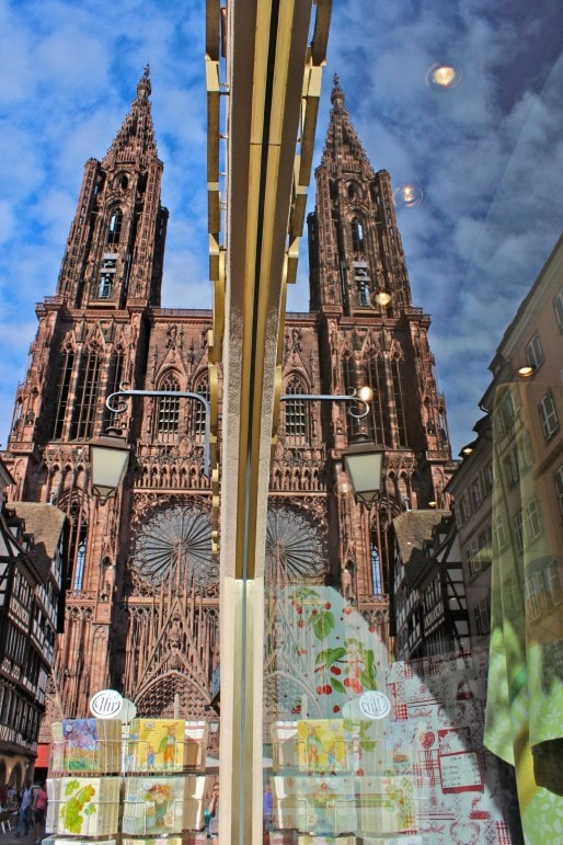 Petite astuce pour voir la seconde flèche de Notre-Dame de Strasbourg. (Photo Nathalie Moga/ Rue89 Strasbourg)