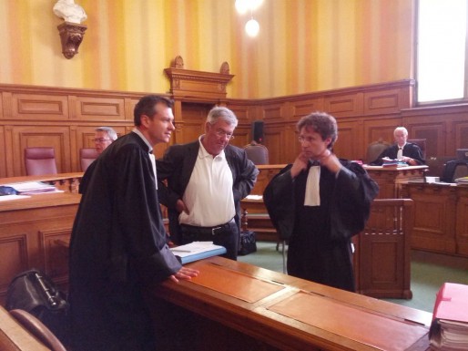 Me Arnaud Friederich, Yves Zehr, et Me Bernard Alexandre lors d'une suspension d'audience (Photo PF / Rue89 Strasbourg / CC)