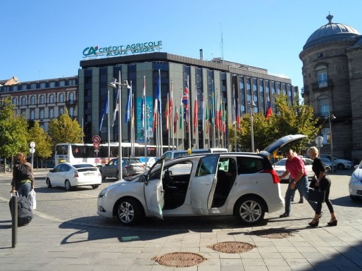 La Place de la Gare à Strasbourg, lieu de défilé quotidien des taxis (Photo Rue89 - FE)