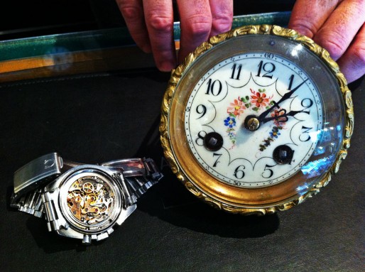 Frédéric Roehrl répare pièces d'horlogerie et bijoux de toutes sortes (Photo MM / Rue89 Strasbourg)