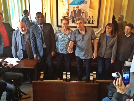 Armand Tenesso et ses colistiers veulent "renverser la table" politique locale - au café Broglie vendredi 14 mars (Photo MM / Rue89 Strasbourg)