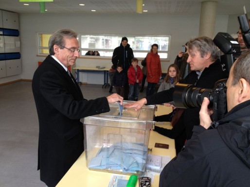 Le maire (PS) sortant, et candidat à sa réélection, Roland Ries, a voté ce matin dans le quartier des XV (Photo Mathieu Cahn / PS)