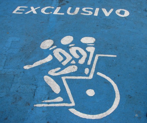 Place de parking pour personne handicapée (Karyn Christner / FlickR / cc)