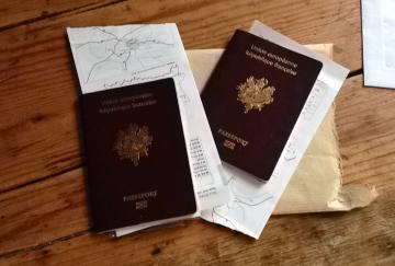 Nos passeports arrivés à Strasbourg devraient nous parvenir bientôt à Zagreb...