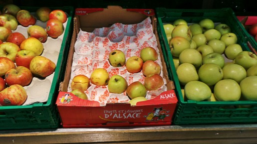 Elles ont pourtant l'air d'avoir plus de succès ces pommes alsaciennes (Photo JFG/ Rue89 Strasbourg)