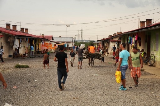 Le bidonville existe depuis plus de 20 ans. Les travaux d'aménagement font cruellement défaut. (Photo Bulli Tour)