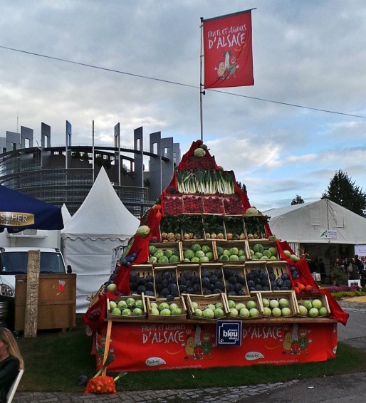 Le stand du syndicats des Fruits et Légumes d'Alsace, visible de loin. (Photo JFG /Rue89 Strasbourg)