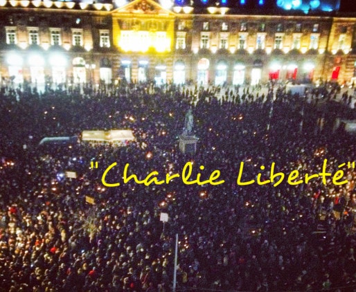 Les mots de la foule réunie place Kléber (Photo JFG / Rue89 Strasbourg)