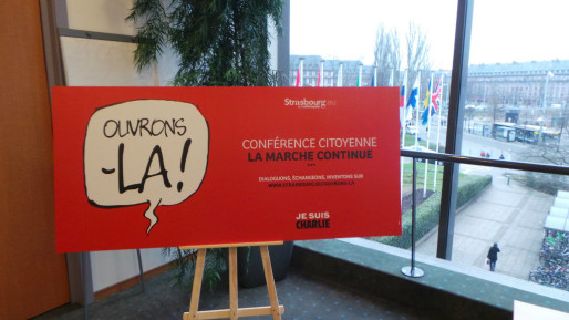 Ouvrons-là, le slogan de la "conférence citoyenne". (Photo JFG / Rue89 Strasbourg)