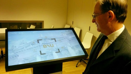 Des bornes interactives guident les visiteurs et informent sur les missions de la BNU (Photo PF / Rue89 Strasbourg / cc)