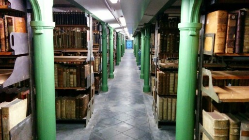 Les anciennes étagères Lipman du XIXe siècle ont été conservées (Photo PF / Rue89 Strasbourg / cc)