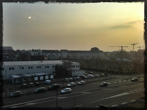 La couleur du ciel à Strasbourg est le résultat de la pollution atmosphérique. (photo JFG / Rue89 Strasbourg)