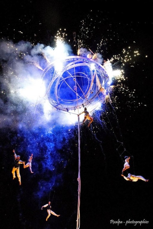 Le spectacle aérien Galileo doit être l'un des grands moments du festival des arts dans la rue. (photo compagnie Deus Ex Machina)