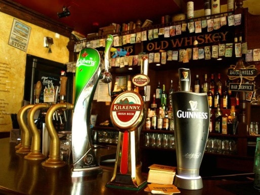 Le Molly Malone's est un pub irlandais, seul bar à proposer des tarifs étudiants en plus des happy hours. (Photo Clémence Simon)