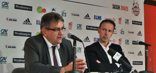 Les succès sportifs de la SIG s'expliquent aussi par l'arrivée de Vincent Collet (à droite), entraîneur de l'équipe de France. (photo JFG / Rue89 Strasbourg)