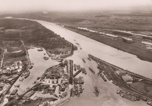 Le port aux pétroles, avant son extension en 1963 (Doc. PAS)