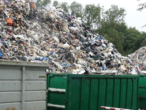 L'Eurométropole estime qu'elle produit 160 000 tonnes de déchets ménagers par an, qu'il faut bien traiter malgré les problèmes de son usine d'incinération. (Photo Daniel Grossenbacher / Flickr /cc)