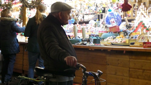 Au marché de la Place Broglie, on peut même amener son vélo. (Photo CG / cc)