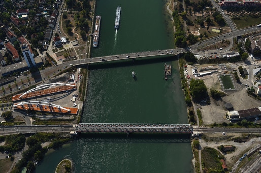 Les berges allemande et française sont reliées par un pont en arc. (Photo : ©AIRDIASOL_Rothan/ CC)