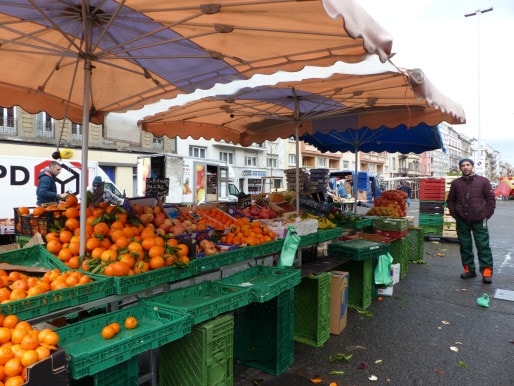 Arman donne déjà les invendus de ses fruits et légumes aux glaneurs strasbourgeois. (AF/Rue89Strasbourg/CC).