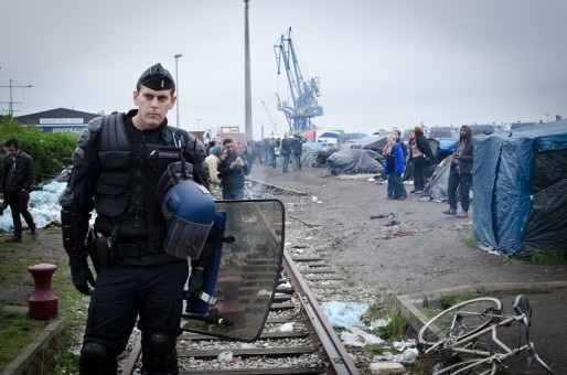 La jungle de Calais est insalubre, l'État cherche à réduire sa taille et à reloger une partie des migrants (Photo Squat Le Monde / FlickR / cc)