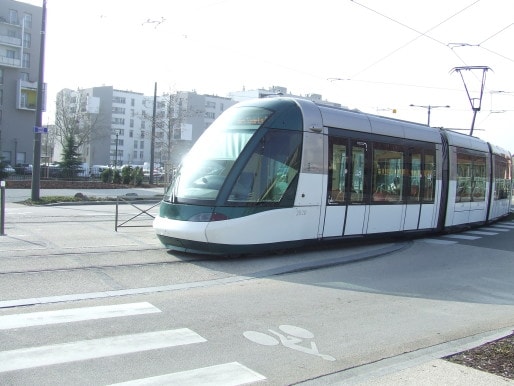 La ligne de tramway, qui traverse Hautepierre, a été prolongée de deux arrêts, jusqu'au Parc des sports, ce qui satisfait de nombreux habitants. (Photo RB / Rue 89 Strasbourg)
