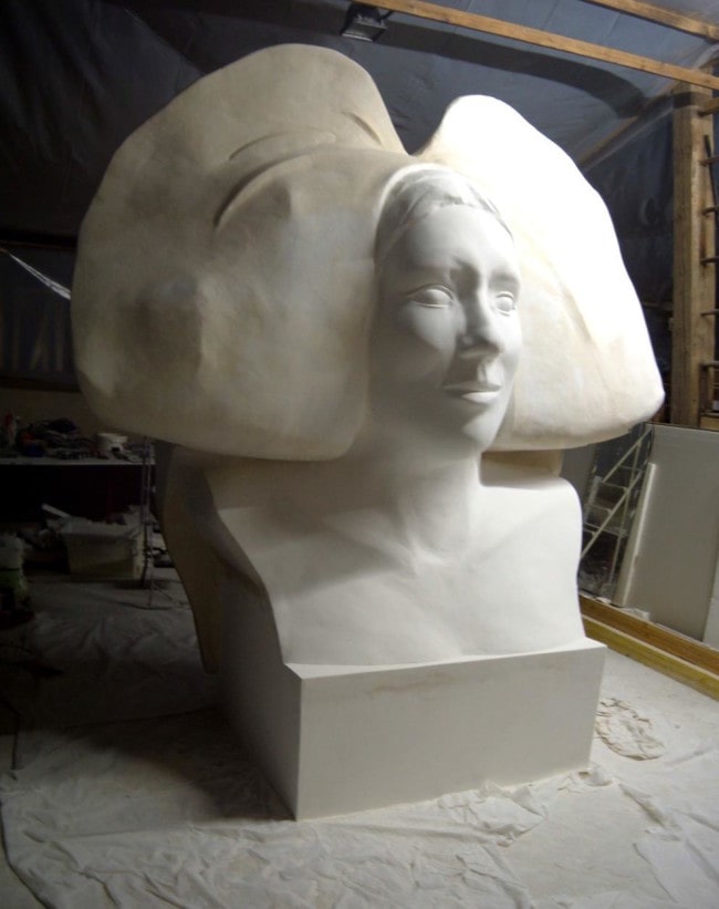 Sculpture d'une coiffe alsacienne vierge (Photo : droits réservés / doc remis)