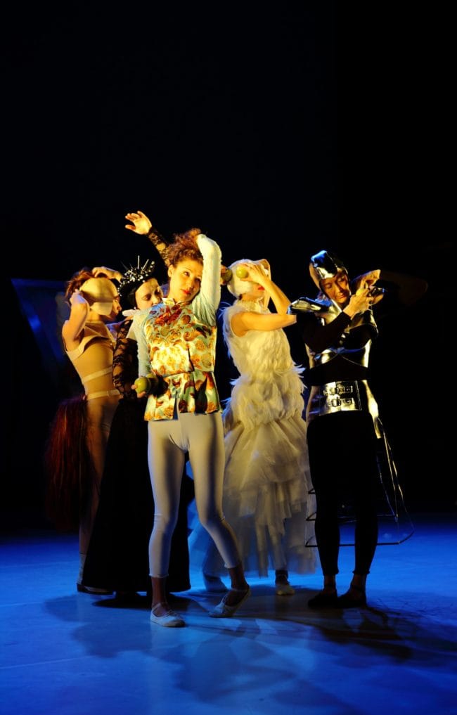 La lumière et la folie des costumes de "Clowns and Queens" (Photo Jacques Langlois)