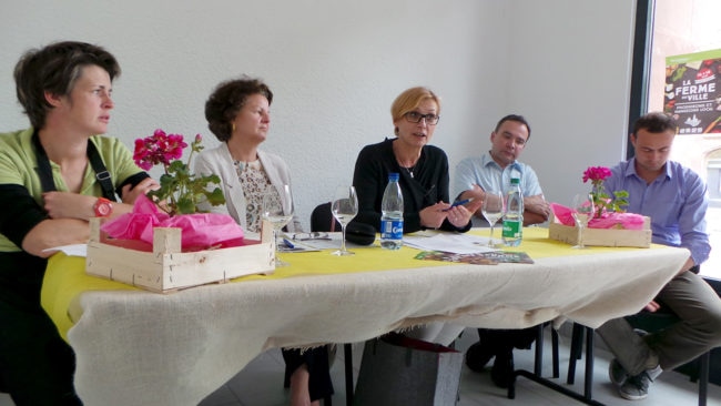 La conférence de presse s'est déroulée à la Nouvelle Douane, un magasin de vente alimentaire qui regroupe plusieurs producteurs locaux, le 02 juin 2016. (photo Auriane Poillet / Rue89 Strasbourg)