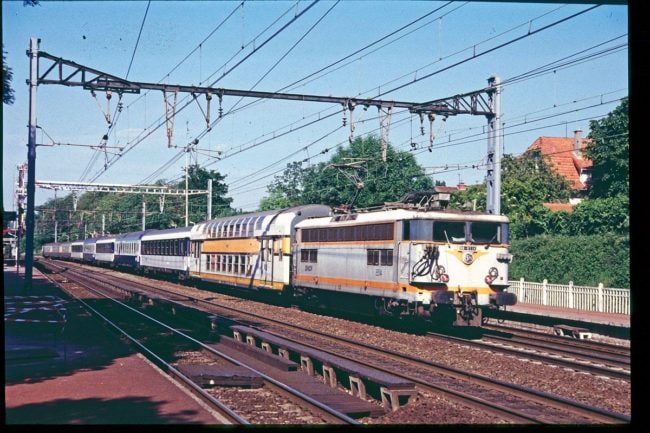 Un train hétéroclite (Photo Renaud Chodkowski / FlickR / cc)