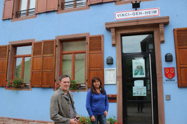 Le maire René Wunenburger et son adjointe Chantal Jacob. Cette année, les habitants ont aussi construit une cabane anti-GCO (photo JFG / Rue89 Strasbourg)