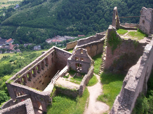 Château du Saint-Ulrich, sur les hauteurs de Ribeauvillé (Wikipédia)