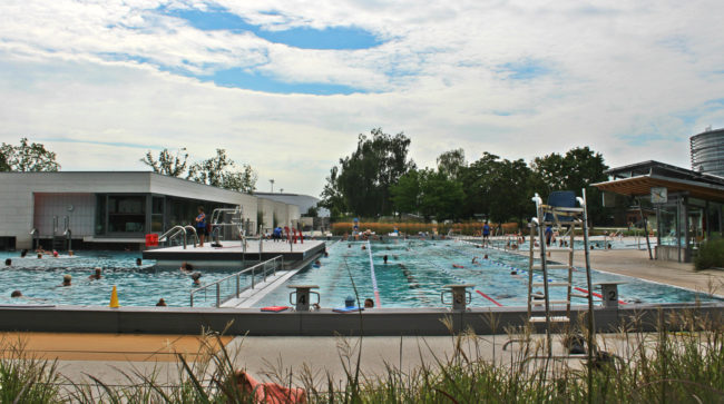 Depuis 2012, la piscine du Wacken est ouverte tout l'année. (photo JFG / Rue89 Strasbourg)