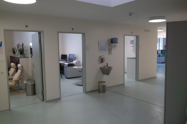 Les bureaux des médecins et travailleurs sociaux accueillent aussi les usagers (Photo DL/Rue 89 Strasbourg/cc)