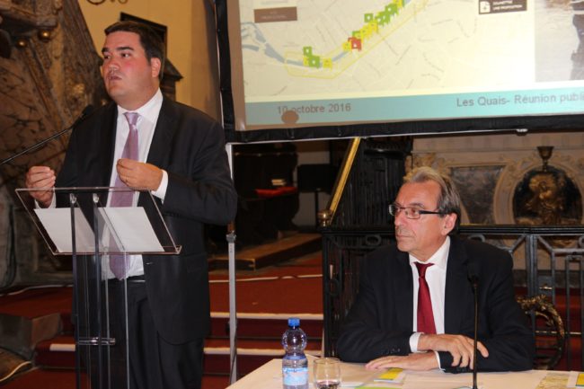 Olivier Bitz et Roland Ries lundi 10 octobre à l'église Saint-Guillaume. (Photo : CG/ Rue89 Strasbourg / cc)