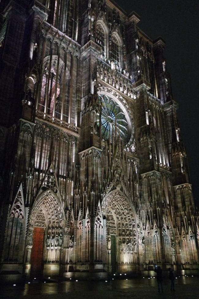 600 points LED pour éclairer Notre-Dame, c'est trop pour certains. (Photo DL/Rue 89 Strasbourg/cc)