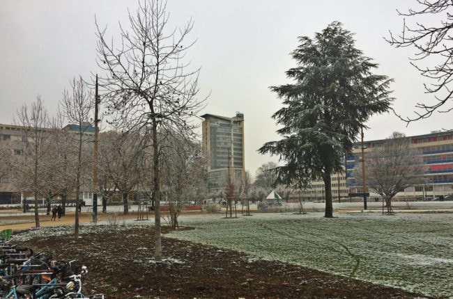 L'Université de Strasbourg a le droit à de la neige sur son campus mais pas à un débat entre les candidats à sa présidence. (photo JFG / Rue89 Strasbourg)