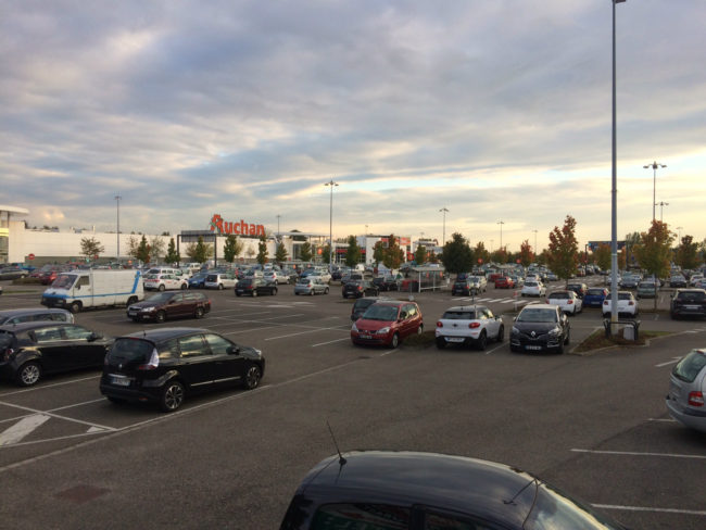 Des projets pour le parking d'Auchan ? Pour l'instant rien d'imminent (photo JFG / Rue89 Strasbourg)