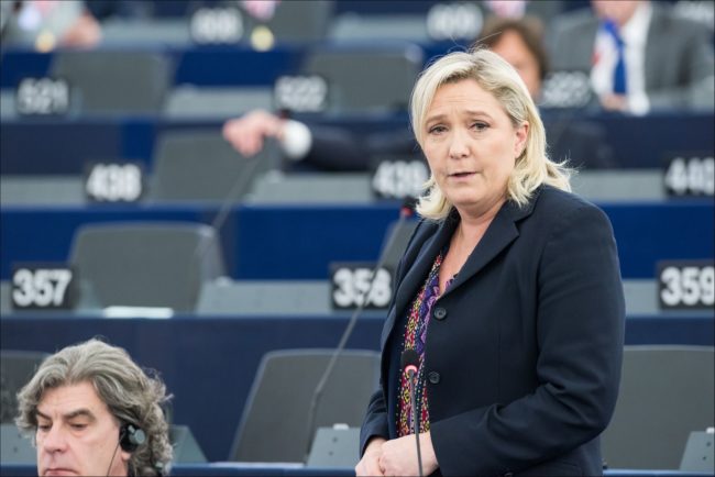 Marine Le Pen au Parlement européen après les attaques terroristes à Paris (Photo Parlement européen)