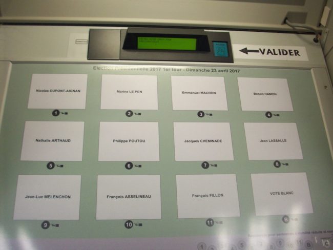 A Mulhouse, les ordinateurs de vote continuent d'être utilisés malgré les critiques sur leur opacité (Photo Déborah Liss / Rue89 Strasbourg)