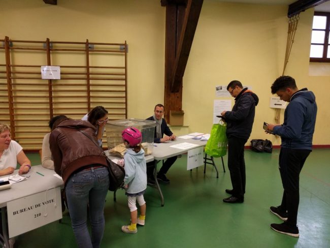 Au bureau de vote Sainte-Aurélie ce matin (Photo PF / Rue89 Strasbourg / cc)